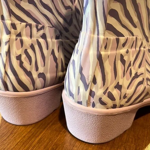 Hunter Dawn Low Heel Rider Coral rain boots size 6.