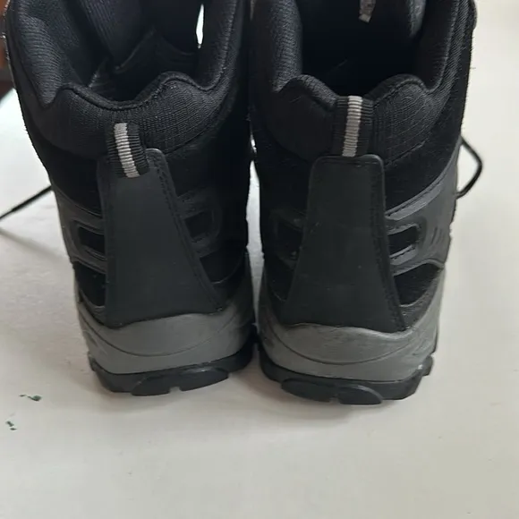 Snow black boots Norti V 8 size 8.5. Waterproof