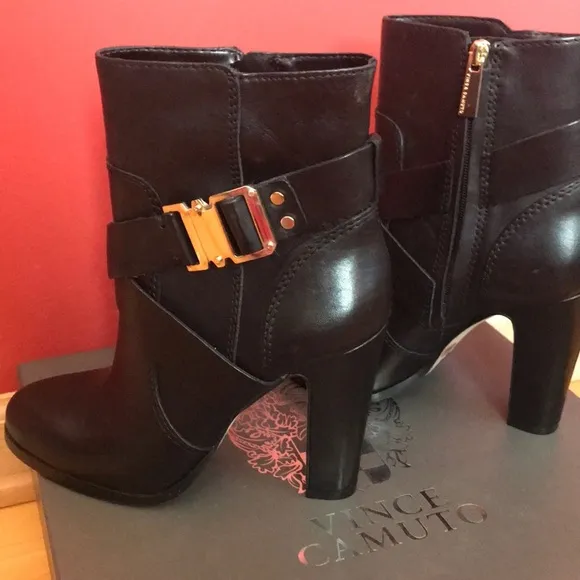 Vince Camuto Women’s Connolly Belted Boots Size 5M